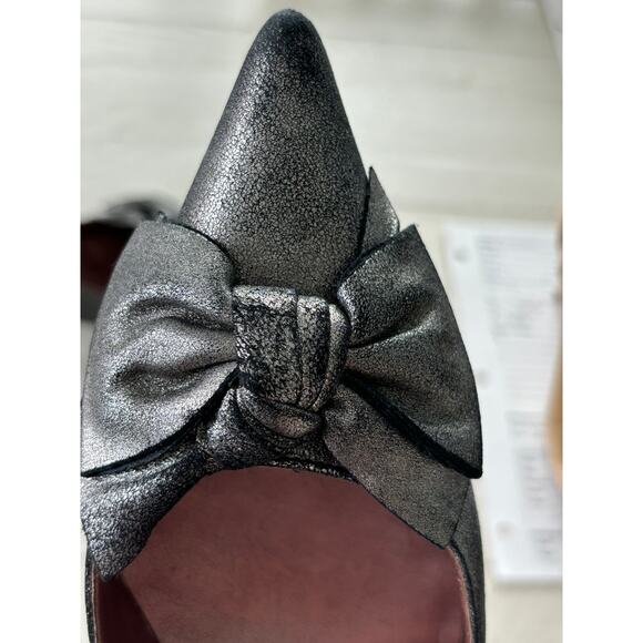 ✨ GUESS by Marciano Glamorous Metallic Pewter Bow Pumps ✨ - Picture 3 of 6